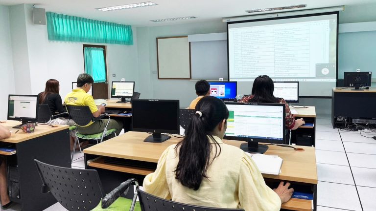อบรมการใช้งานระบบให้กับบุคลากรโรงเรียนสาธิต มหาวิทยาลัยราชภัฎเพชรบุรี