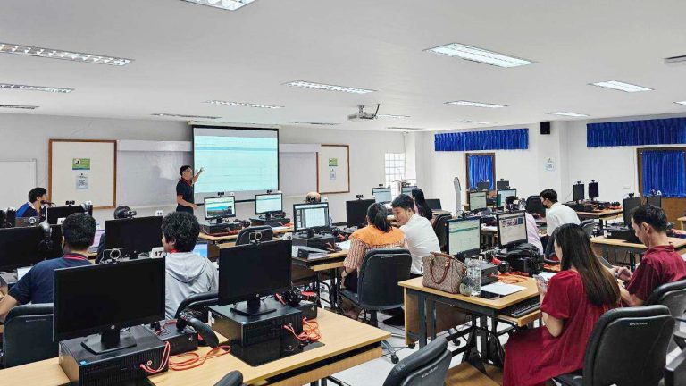 ทีมพัฒนาประชุมทดสอบระบบงานบริการออนไลน์ ณ มหาวิทยาลัยราชภัฏเพชรบุรี